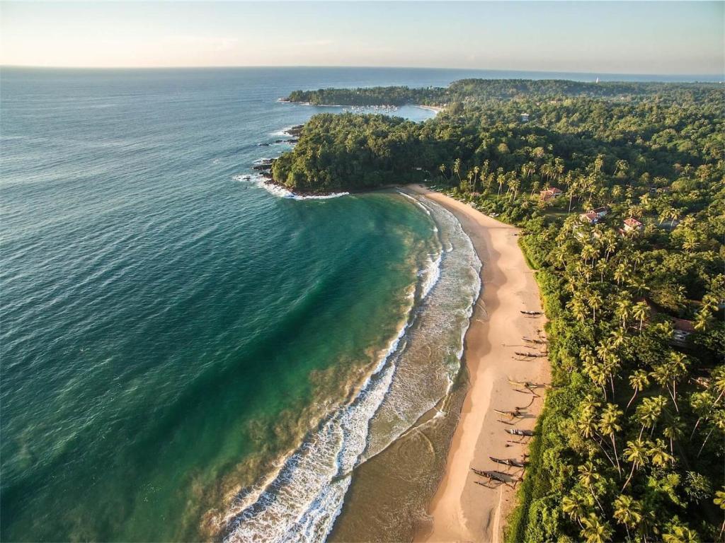 Talalla beach crescent